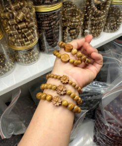 dây chuyền mặt vật gỗ thơm